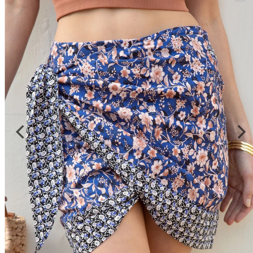 Free to Roam Fate Floral wrap skirt M NwT